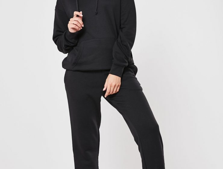 How to Style Oversized Hoodie | Style Tips for Women How to Style Oversized Hoodie