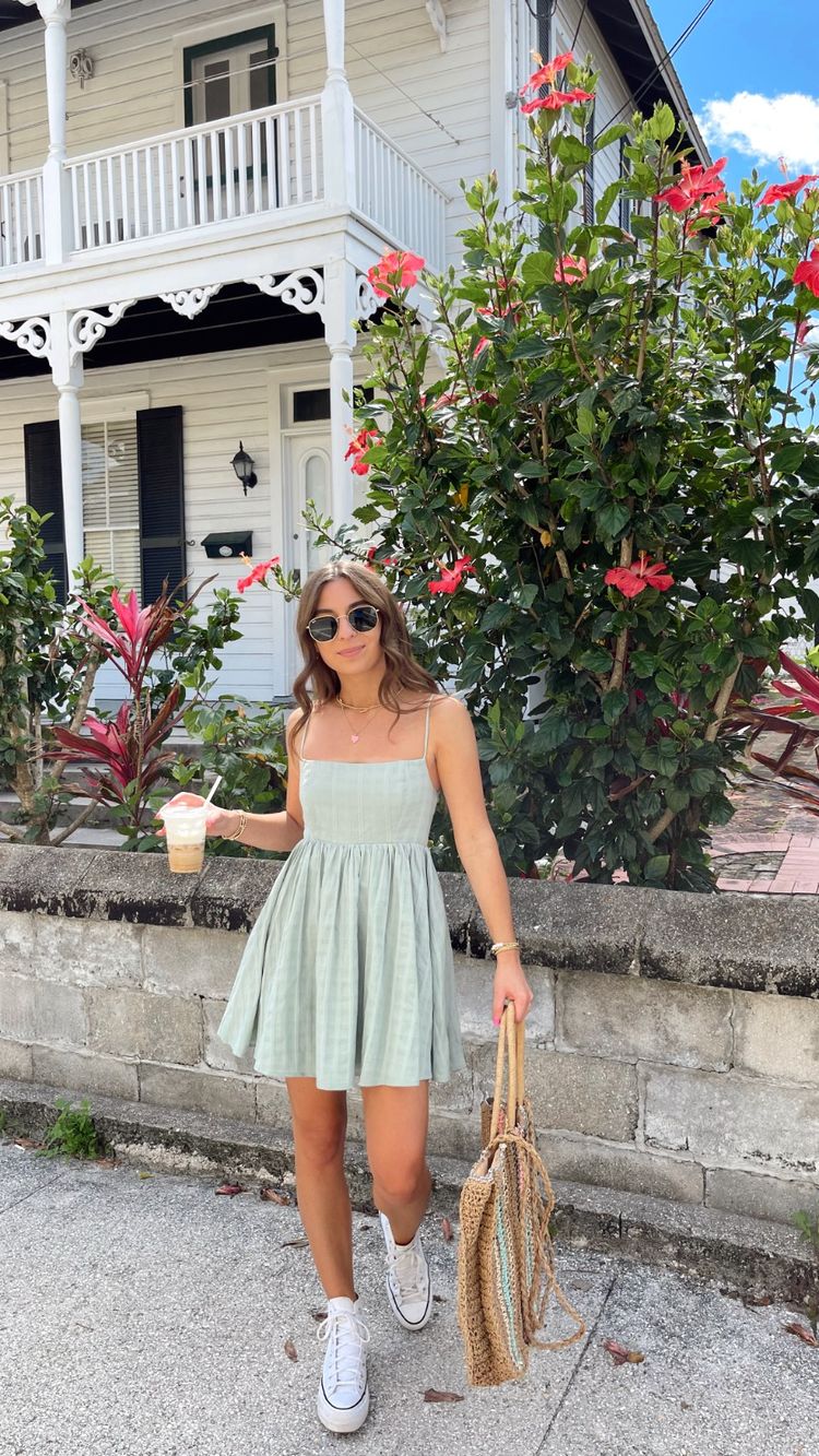 Italian Summer Aesthetic Outfit Ideas For Women Lugako